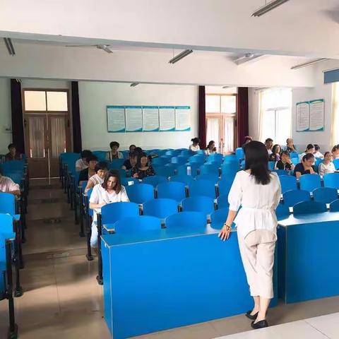 凝心聚力   精益求精   稳中求进   争创佳绩——记语文教研活动