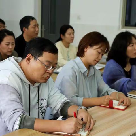 河南物流职业学院学前教育与艺术学院学生座谈会简报