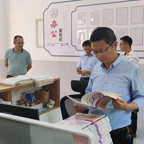 听课视导促成长——教育局领导来我校调研录播教学情况