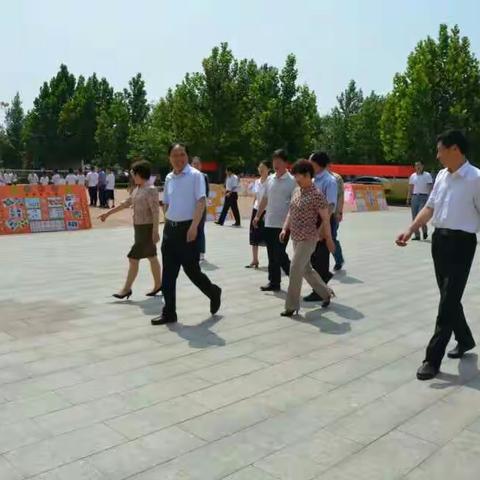 侯镇中心小学：“国际儿童节”市领导走进校园关心慰问少年儿童