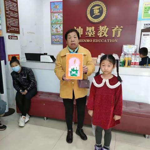 孔郁涵小学员，你是一个聪明且认真的小女孩，你在绘画课堂表现不错，构图饱满准确，颜色细致且搭配出彩。