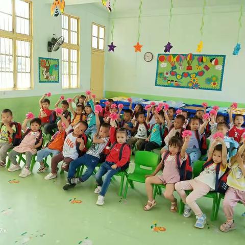 祝大小朋友们中秋节快乐！（中二班）