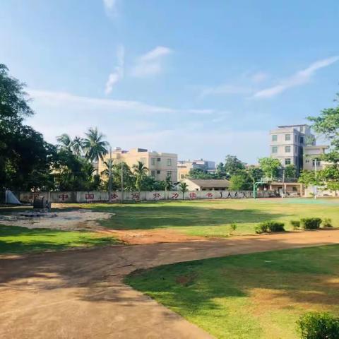 指导促提高，教研促成长——海口市演丰镇中心小学林诗文校长到塔市小学蹲点听课调研