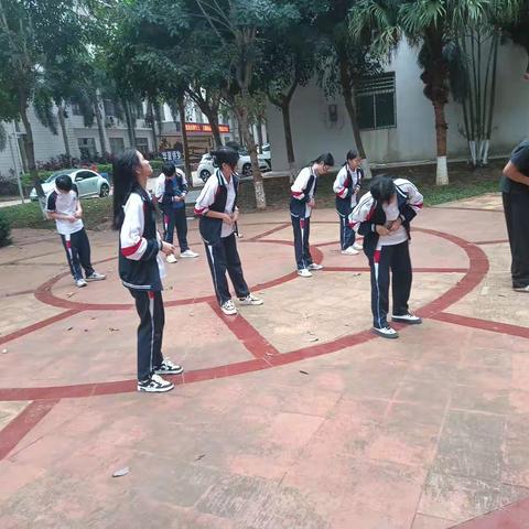 2023年12月13日，在武术训练场举行，由本校莫祖谦老师教同学们，五禽戏。