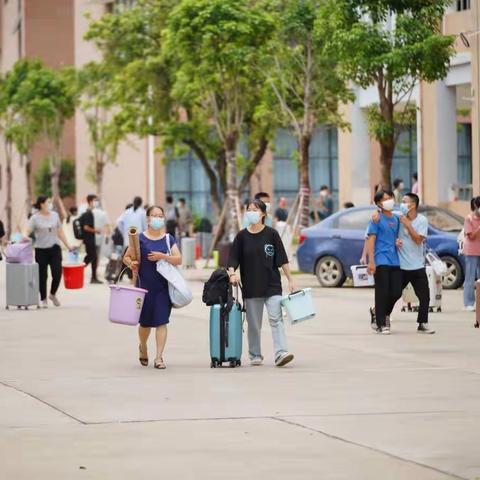 一见倾“新”，逐梦未来——贵港市达开高中2022级高一年级开学纪实