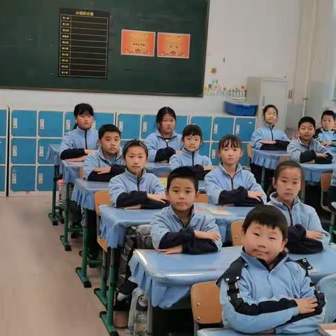 纸墨年轮聚星河，竹影花香万卷书