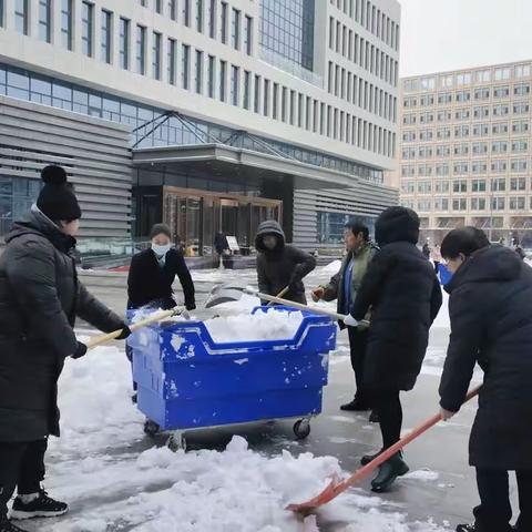 雪落知寒意 暖心物业人（副本）