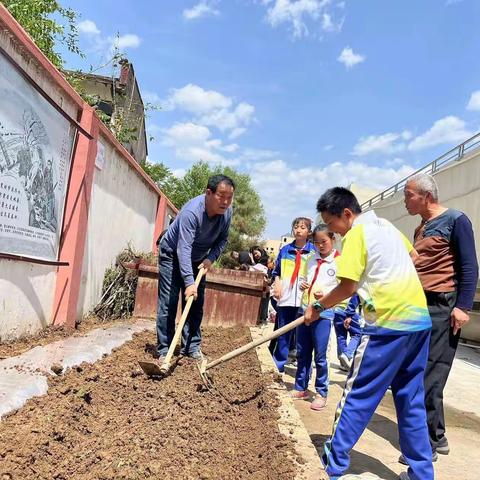 “播种希望、收获快乐”——延安实验小学五年级11班开心农场劳动纪实