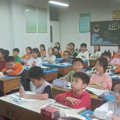 书香溢校园，阅读伴成长