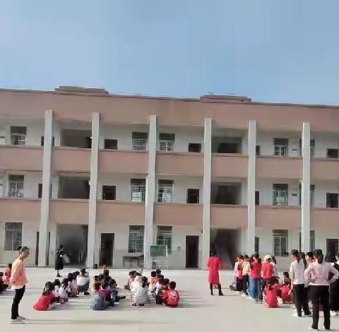 校园消防演练，牢固安全防线——容西镇深柳小学消防安全演练