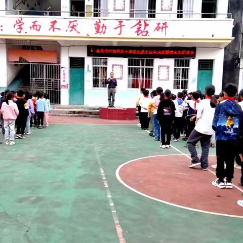 杨村镇界牌小学举行防洪防汛疏散演练——防汛演练不放松，未雨绸缪谋安全