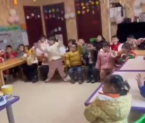 “新年的第一杯奶茶爆米花”——雅琪幼儿园元旦活动