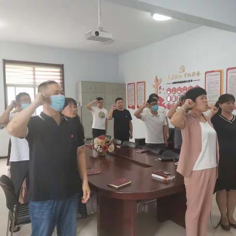 重温入党誓词明初心，诵读红色经典知使命，讲授专题党课振精神