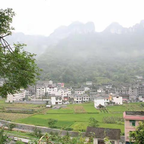 秀丽矮寨村