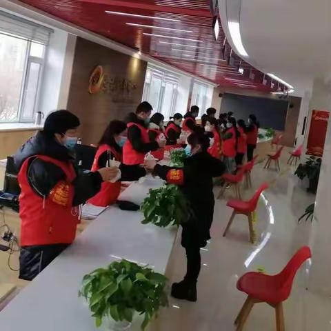 疫情防控有坚守 腊八粥里有温情——英南街道演武社区开展腊八节暖暖“疫”线情送温暖活动