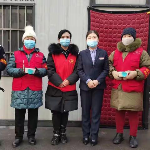 小年送水饺   祝福暖人心——英雄南路街道演武社区疫情防控小年送祝福活动