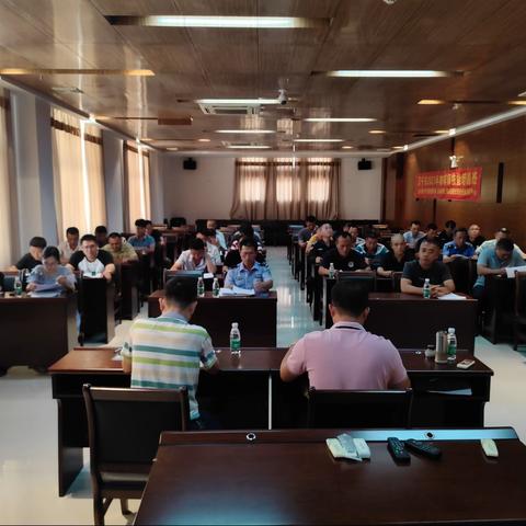 兴隆区召开＂两违＂整治和非法采砂取土网格化管理工作部署会