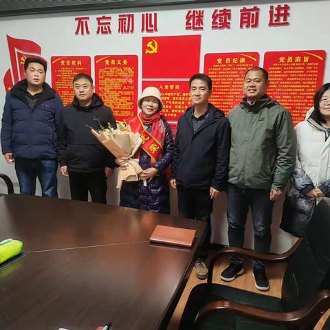 岳阳县老干部活动中心举行干部荣誉退休仪式