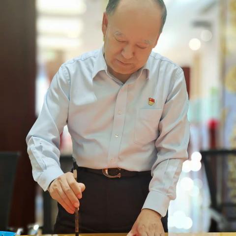 建行准格尔分行举办“写福字 对对联 迎新春”活动