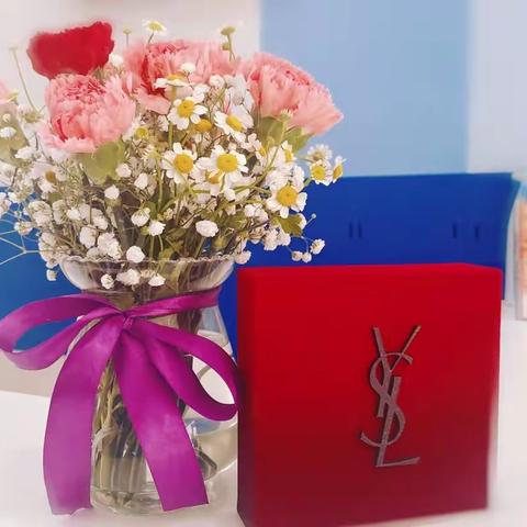 劳动者港湾愿你芳华常在，笑靥如花