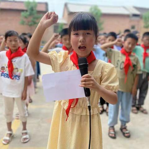 红领巾指引方向  精忠报国记心间——洪岭小学举行第二批少先队员入队仪式