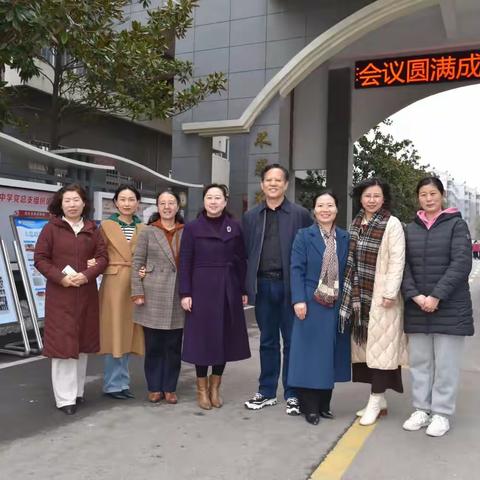 同课异构展风采，锐意进取启新程               ——我校成功承办市区课堂教学研讨活动