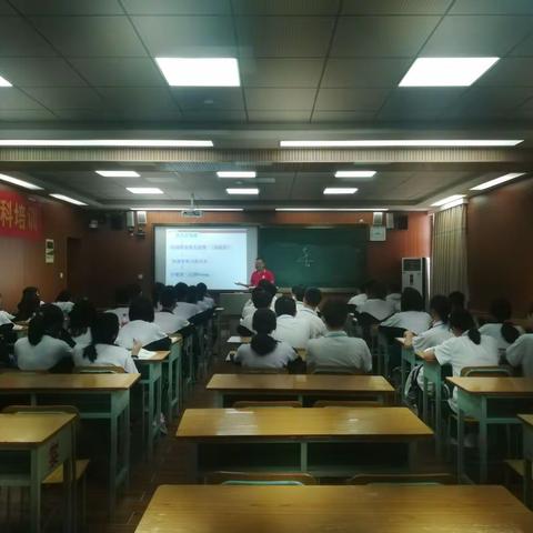 展骨干教师风采，落实学科核心素养