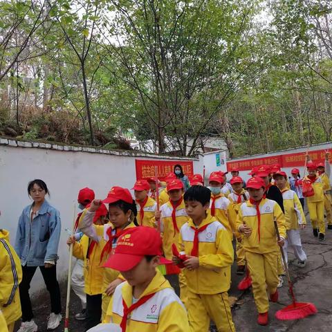 赣州市天竺山小学“小手拉大手，垃圾不落地，城市更美丽” —志愿者服务活动