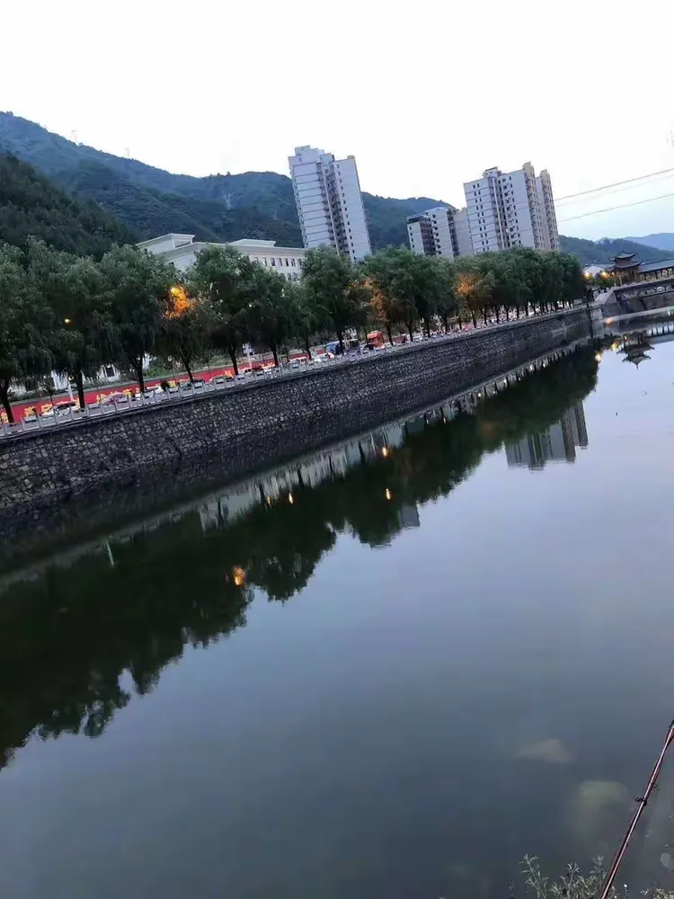 月泉避暑山庄