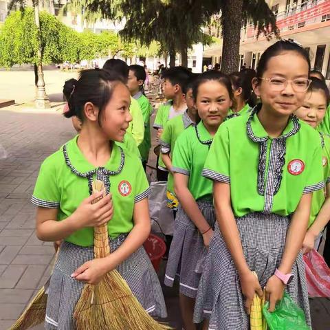 让街道更干净  让城市更文明——北关小学创建日活动