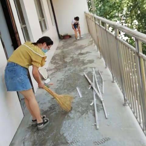 全体教师齐动手，打扫卫生迎开学——城关镇北关小学