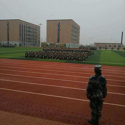 学军人风采，强自身素质！