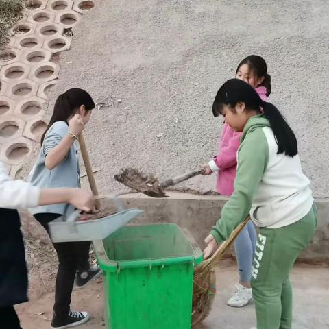 打扫操场