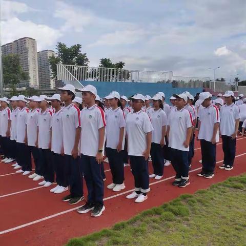 琼海中学七年级（12）班军训第三天