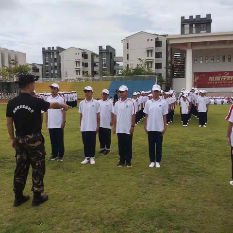 琼海中学七年级（12）班军训第四天