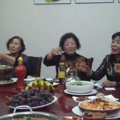 京剧戏友国庆相聚《我爱我家》