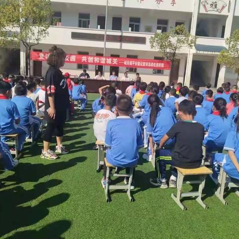 开学第一课:法制宣传进校园，平安建设入人心