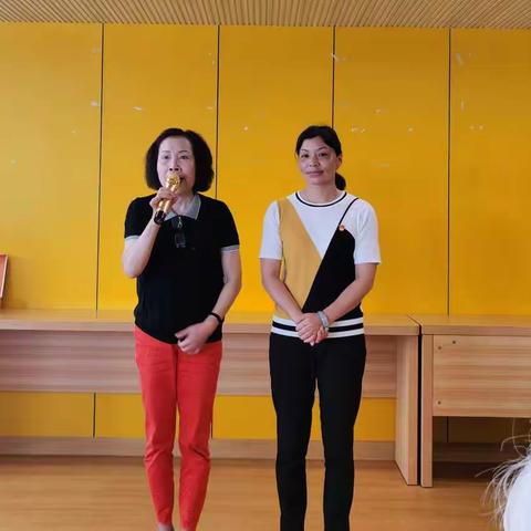 阳光水岸苑暑期慰问敬老行