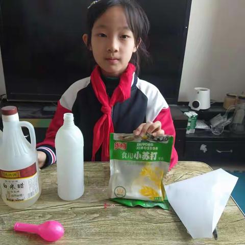 莲池区小学科学趣味课堂二年级——利用化学原理吹气球……