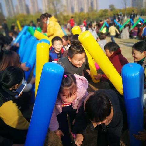 凤凰城幼儿园小（二）班亲子活动精彩瞬间