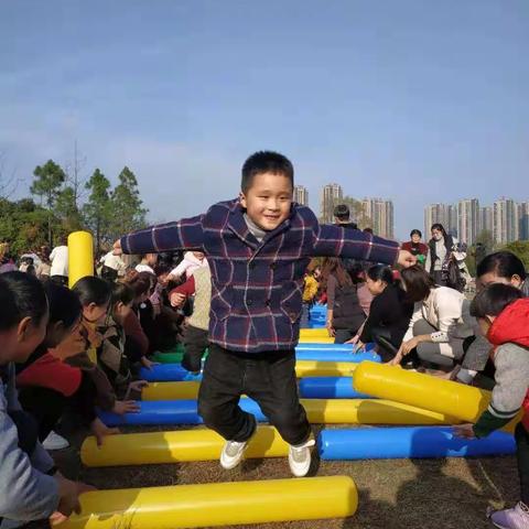 凤凰城幼儿园大班小朋友郊游啦