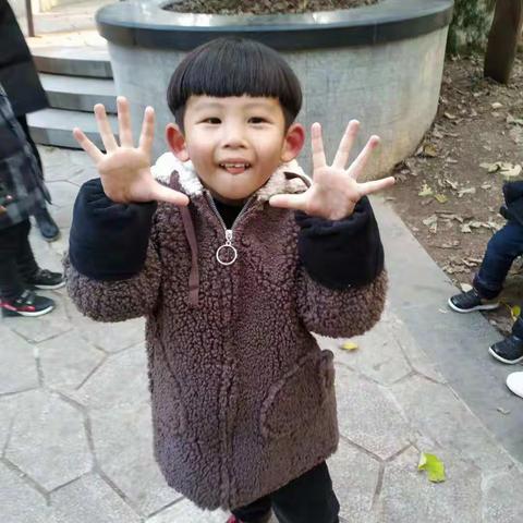 快乐的一天（凤凰城幼儿园中班）