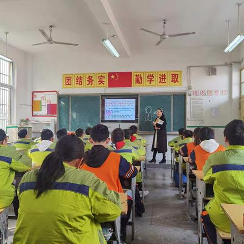 一颗丹心争先进 三尺讲台竞风采———夏侯分校六年级教研组优课大赛