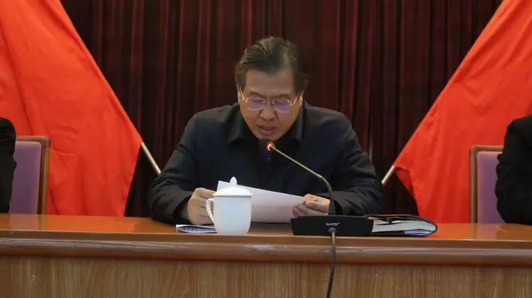 胡洪同志任区人社局书记,陶建士同志任人社局局长