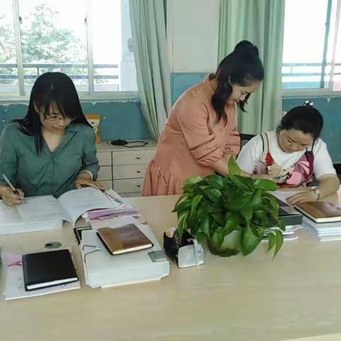 抓业务检查      促专业成长——腾越三小2021年4月份业务检查情况