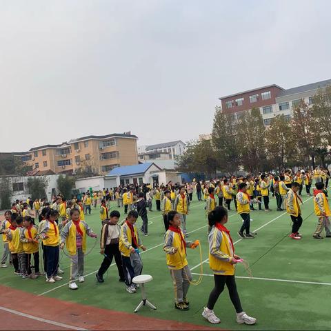 “双减”政策显实效 阳光体育展风采 ——台儿庄区实验小学三年级跳绳比赛