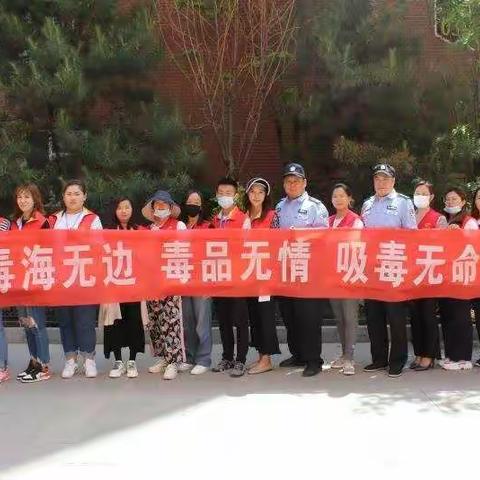 御华帝景社区联合禁毒社工开展禁毒宣传，推进“三零”创建，巩固扫黑除恶成果