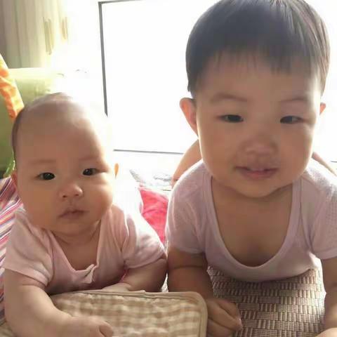 儿子朋友圈中的外重孙女图片