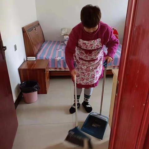 王家后乡妇联：一帚扫尘灰，“清洁家园”在行动