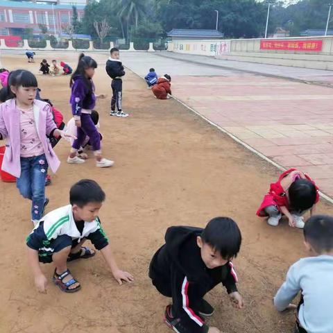 文昌市东路中心小学——“迎新年”校园大扫除